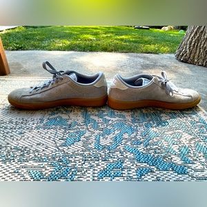 Blue/grey nike low tops